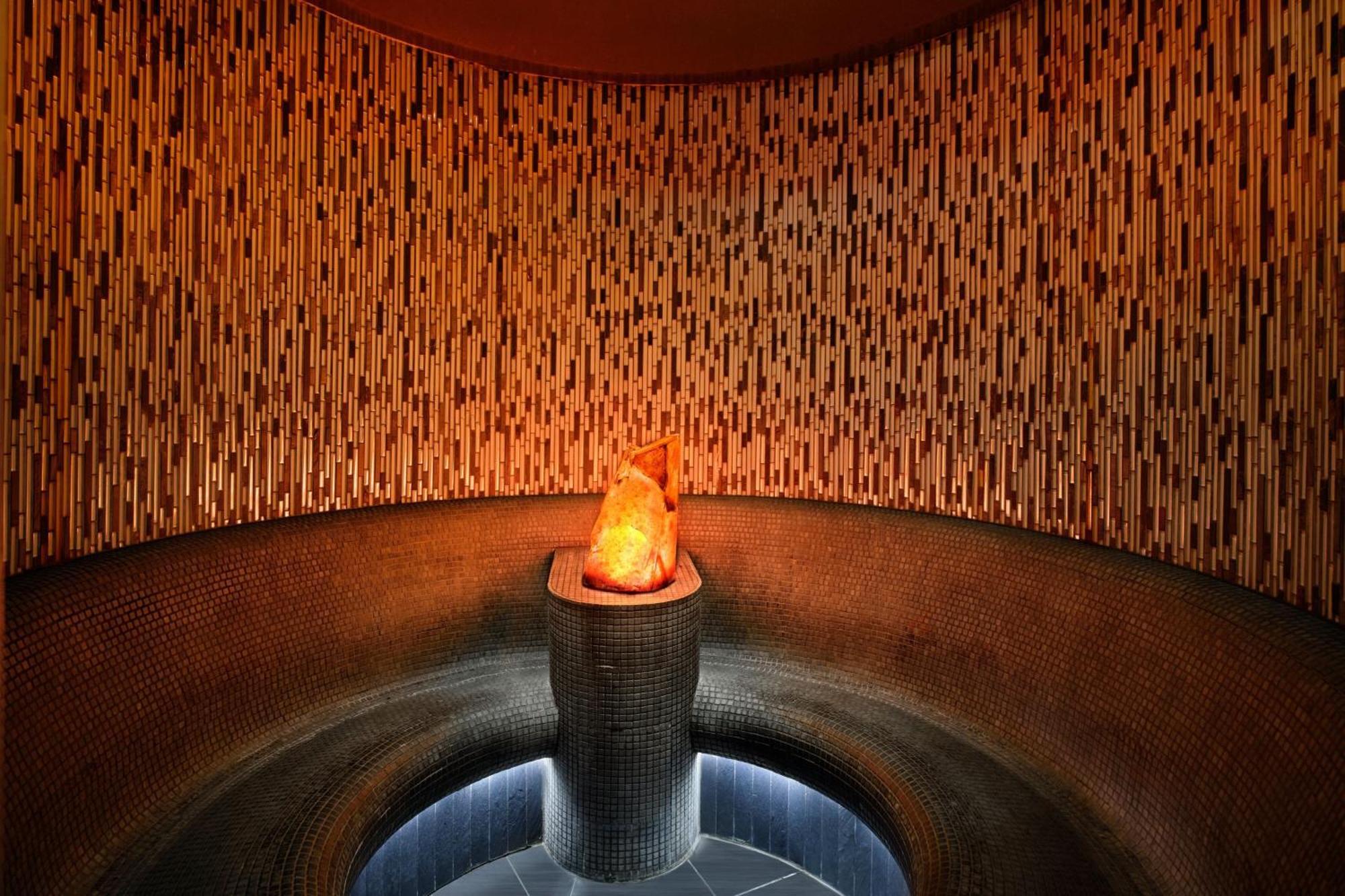 The Ritz-Carlton Ras Al Khaimah, Al Wadi Desert Екстериор снимка The flame of the memorial